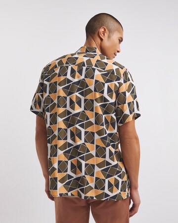 Short Sleeve Geo Print Shirt with Ecovero