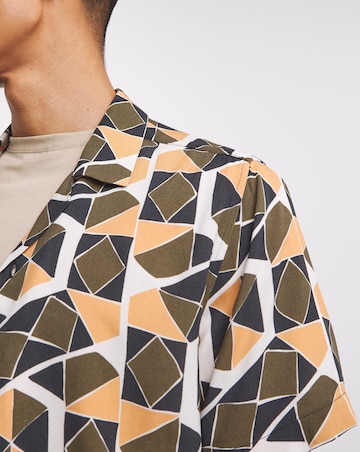 Short Sleeve Geo Print Shirt with Ecovero
