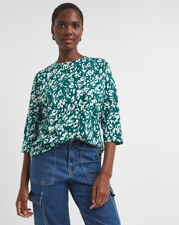Green Animal 3/4 Sleeve Curved Hem Longline Top