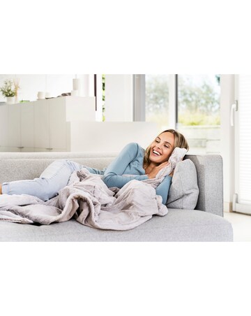 Beurer HD75 Nordic Fluffy Heated Throw