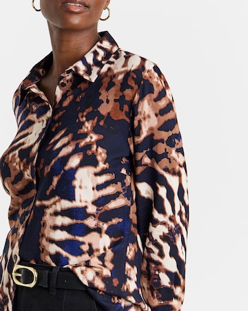 Dipped Back Long Sleeve Shirt