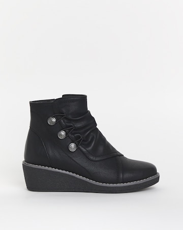 Cushion Walk Wedged Crepe Sole Button Ankle Boot E Fit