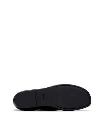 Clarks Livia Lily Leather Ballerina Standard Fit