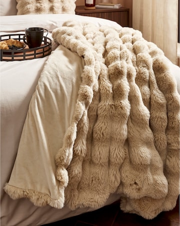 Bubble Faux Fur Throw - Natural