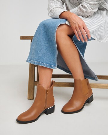 Heavenly Soles Danica Heeled Chelsea Boots - Wide Fit (E)