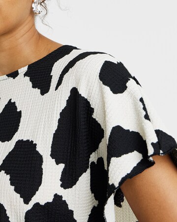 Flutter Sleeve Textured Top