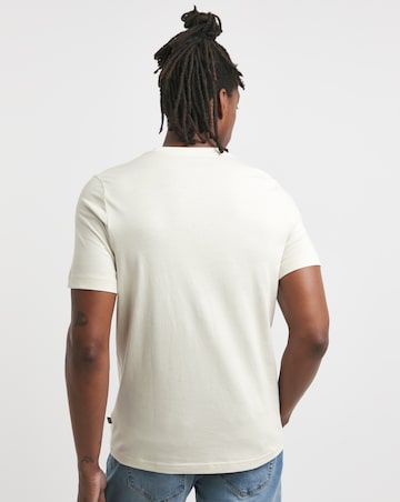 PUMA Essentials Logo Lab Holiday T-Shirt