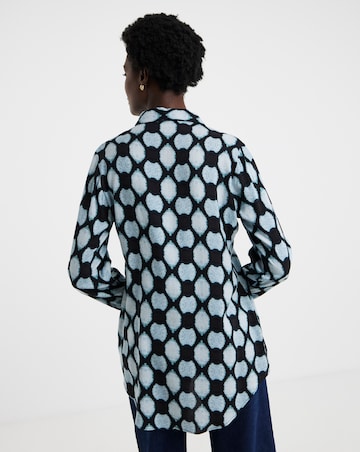 Dipped Back Long Sleeve Shirt