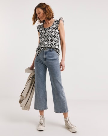 Printed Ruffle Sleeve Vest