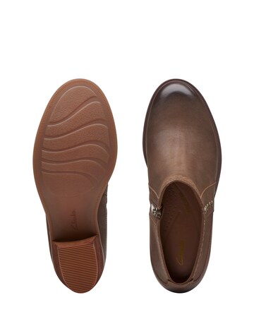 Clarks Neva Leather Chelsea Boots Wide Fit
