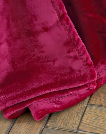 Catherine Lansfield Raschel Velvet Throw