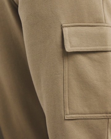 Relaxed Fit Cargo Jogger