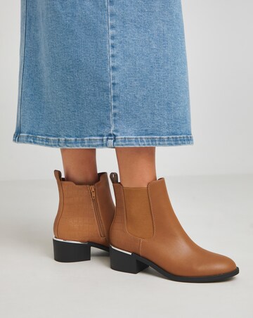 Heavenly Soles Danica Heeled Chelsea Boots - Wide Fit (E)