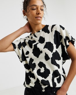 Flutter Sleeve Textured Top