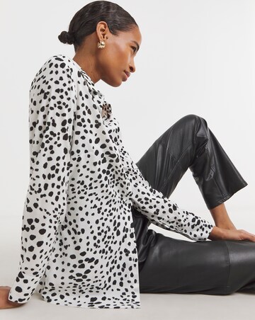 Womens Dipped Back Shirt - Mono Spot
