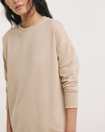 Crew Neck Curved Hem Sweatshirt
