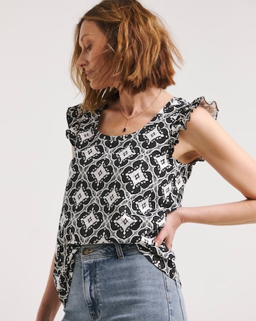 Printed Ruffle Sleeve Vest