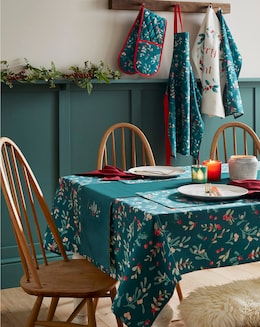 Catherine Lansfield Holly and Mistletoe Table Cloth