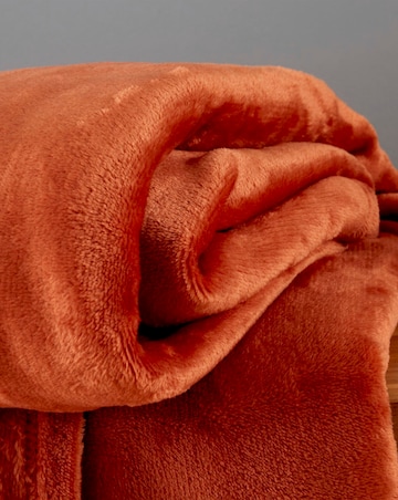 Catherine Lansfield Raschel Velvet Throw