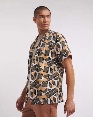 Short Sleeve Geo Print Shirt with Ecovero