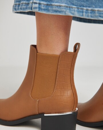 Heavenly Soles Danica Heeled Chelsea Boots - Wide Fit (E)