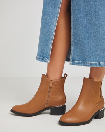 Heavenly Soles Danica Heeled Chelsea Boots - Wide Fit (E)