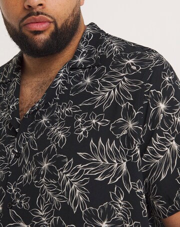 Short Sleeve Leaf Print Shirt with Ecovero