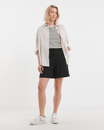 Black Linen Mix Knee Length Shorts