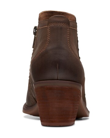 Clarks Neva Leather Chelsea Boots Wide Fit