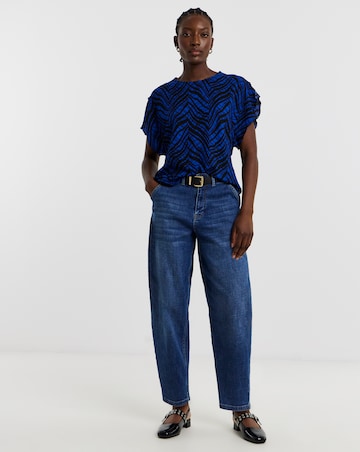 Flutter Sleeve Textured Top