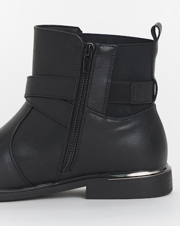 Cushion Walk Cross Strap Boot EEE Fit
