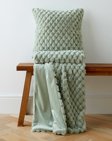 Scallop Faux Fur Throw