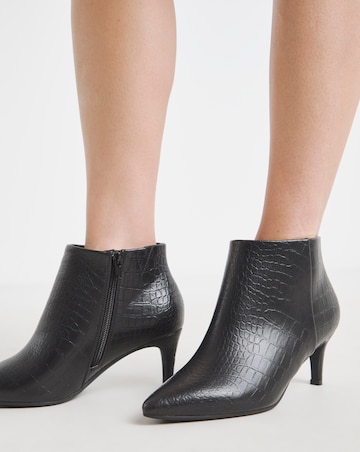 Cairns Kitten Heel Pointed Toe Ankle Boot - Wide Fit (E)