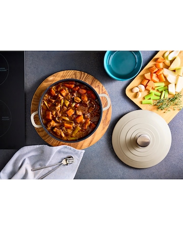 Morphy Richards Cast Aluminium 24cm Cream Casserole Dish