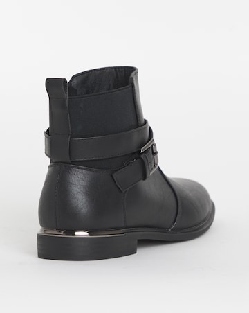Cushion Walk Cross Strap Boot EEE Fit