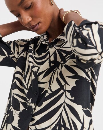Dipped Back Long Sleeve Shirt