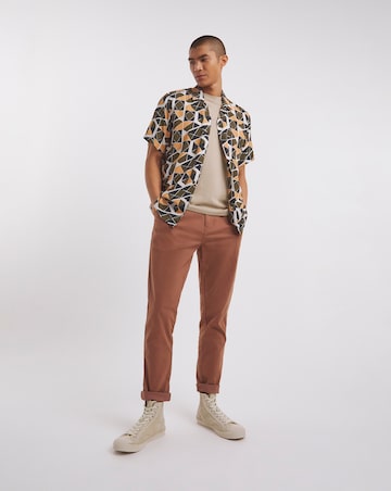 Short Sleeve Geo Print Shirt with Ecovero