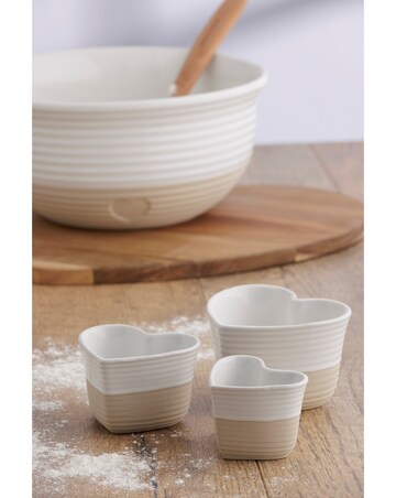 Mason Cash Rustic Charm Measuring Cups and Chopping Board