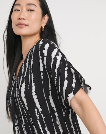 Printed Crinkle Short Sleeve Tunic Top - Mono Print