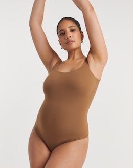MAGISCULPT Light Control Smoothing Vest Bodysuit