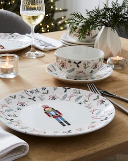 Merry Berries &amp; Bows 12 Piece Dinner Set