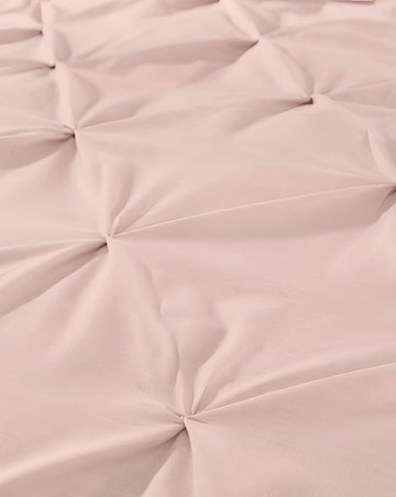 Lara Blush Pleated Pinuck Duvet Set