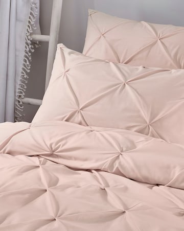 Lara Blush Pleated Pinuck Duvet Set