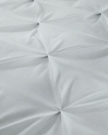 Lara Silver Pleated Pinuck Duvet Set