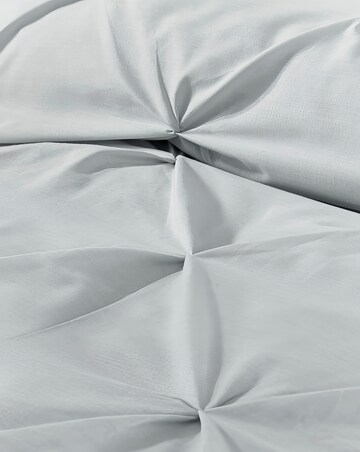 Lara Silver Pleated Pinuck Duvet Set