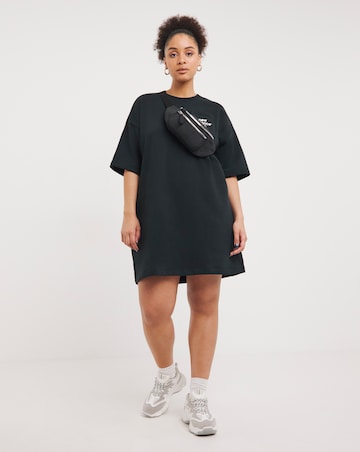 New Balance Essentials Graphic Dress