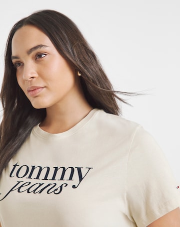 Tommy Jeans Slim Essential Logo Tee