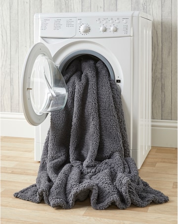 Cosy Fleece Wearable Blanket
