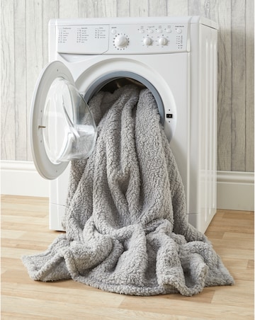 Cosy Fleece Wearable Blanket