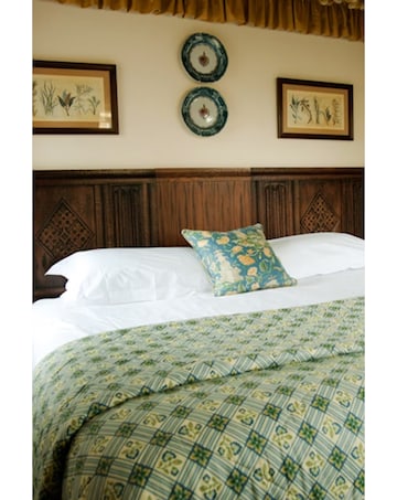 One Night Cotswolds Break for Two at the Noel Arms Hotel E - Voucher